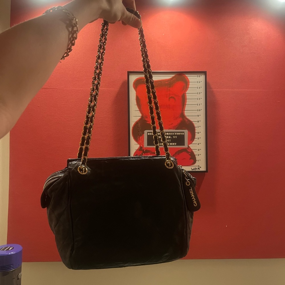 Vintage authentic quilted chanel bag shoulder bag with signature chain strap